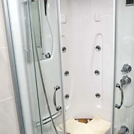 מלון Burckin 3*